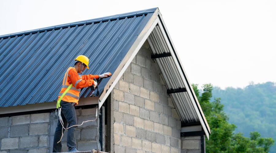 Expert Emergency Roof Repairs services in Effingham, IL
